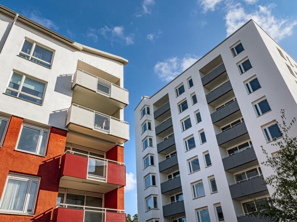     Покупките на имоти в България през третото тримесечие на 2023 г. намаляват с 13%