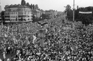 10 ноември 1989 г. сложи край на един 45-годишен период в новата история на България и постави началото на Прехода.