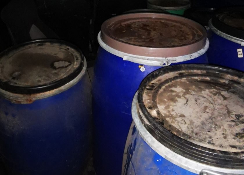 Над 13 000 литра нелегален алкохол задържаха митнически служители на ТД Митница Русе от началото на годината 