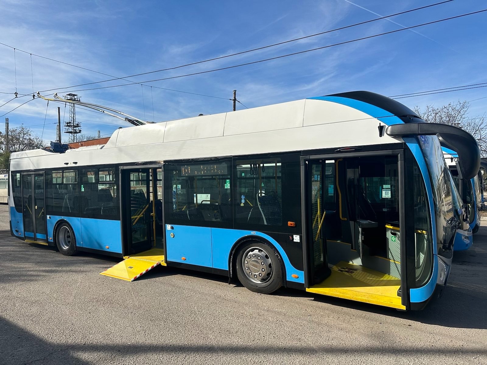 Първите нови тролейбуси на „Общински транспорт“ пристигнаха от Чехия