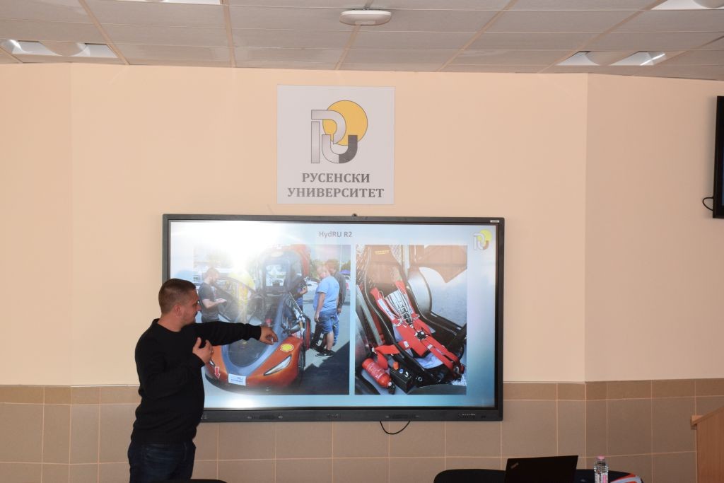 Русенският университет и Хюндай България обединиха усилия в първия семинар за иновациите в електромобилите