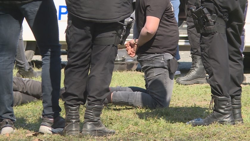 Двама мъже са арестувани за притежание на наркотици при полицейска операция в Русе