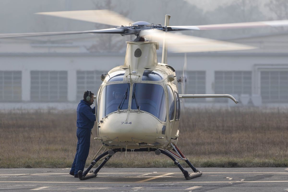 Първият медицински хеликоптер у нас вече прави тестови полети