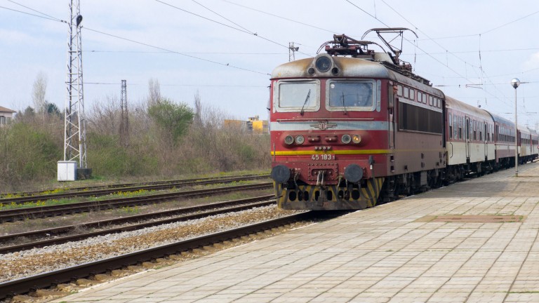Влаковете на БДЖ навъртяха общо над година закъснения през 2023 г. 