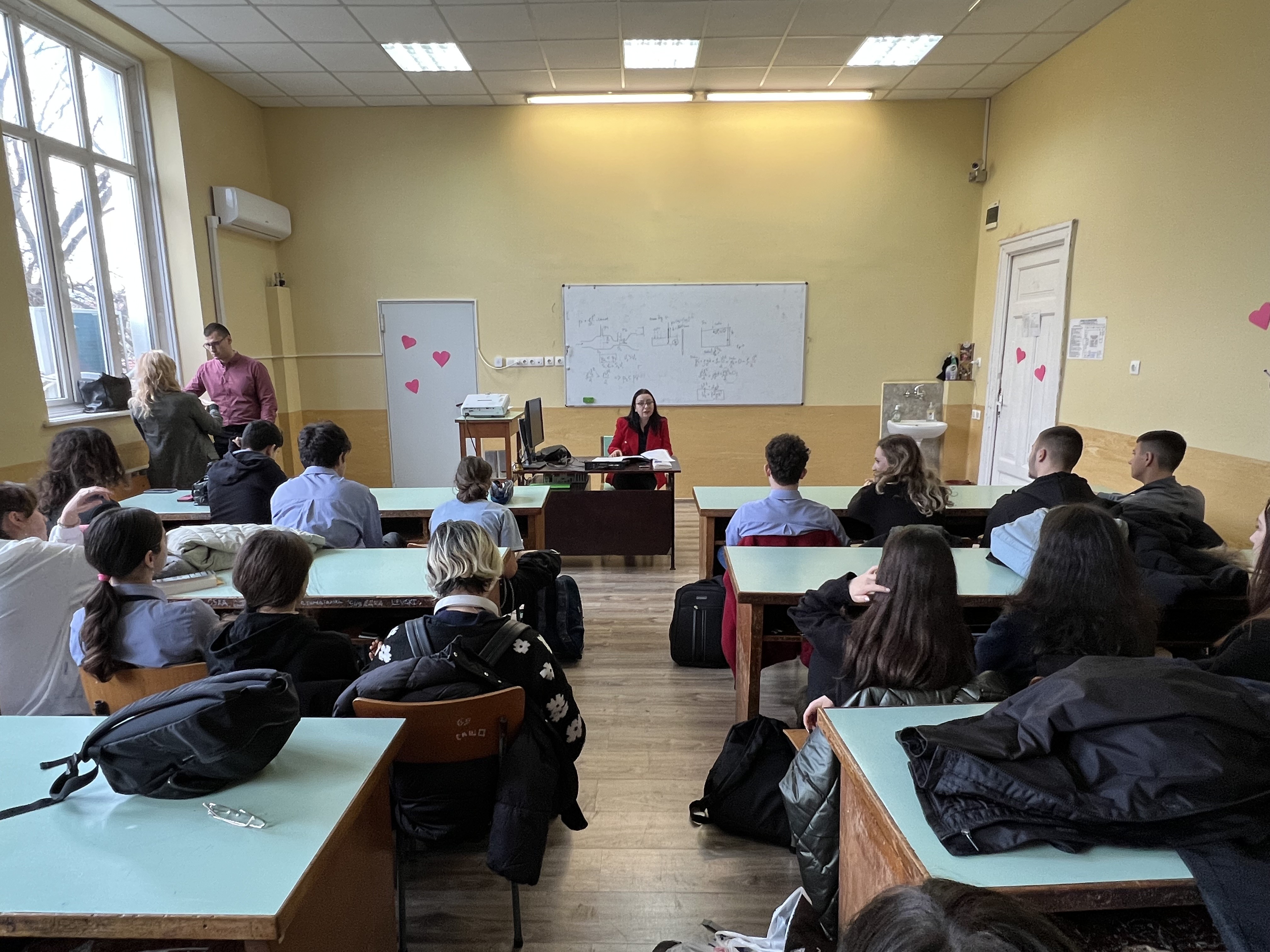 Районна прокуратура – Русе изнесе обучителна лекция пред ученици от Математическа гимназия ,,Баба Тонка“ в гр.Русе