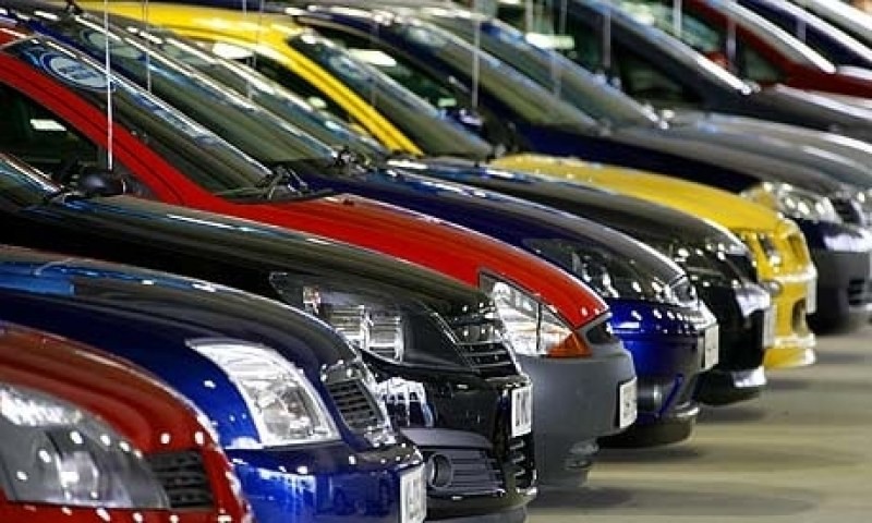Продажбите на коли в Европа намаляват, водени от спад при електромобилите
