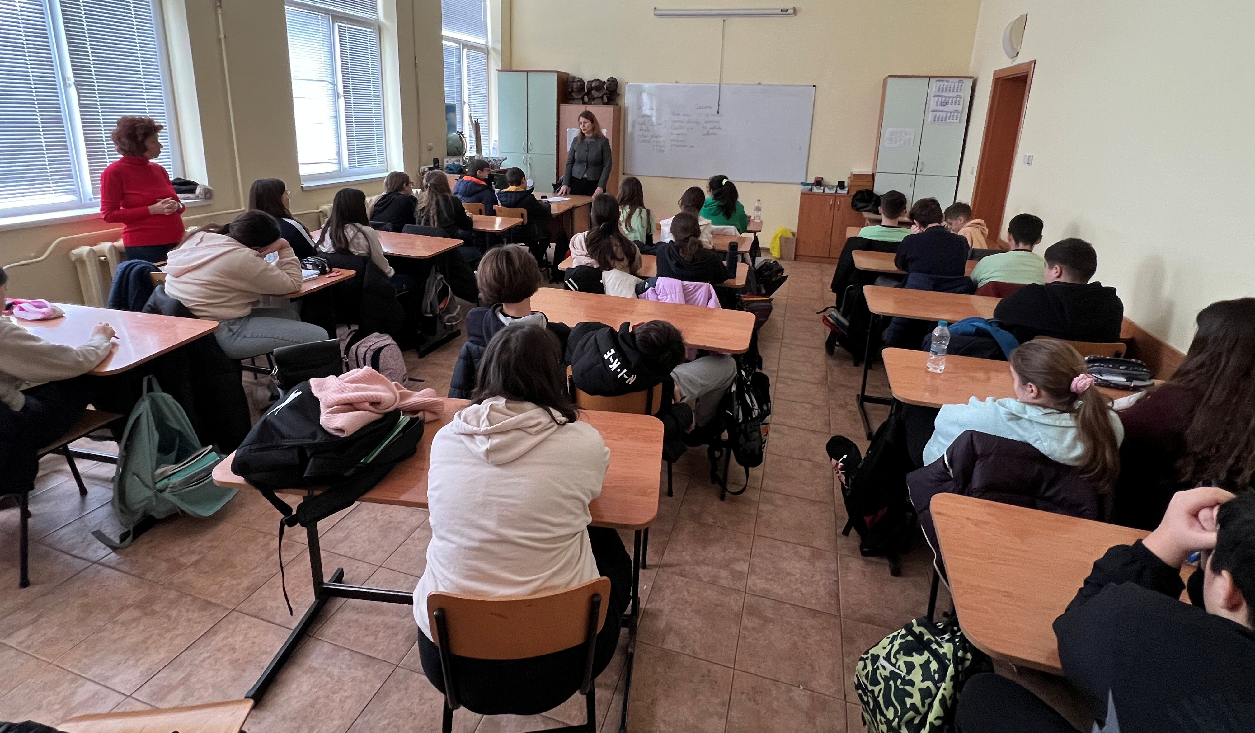 Прокурор от Районна прокуратура – Русе запозна  ученици  с професиите „съдия“, „прокурор“ и „следовател“ 