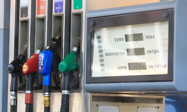 Министърът на икономиката: Пределни цени на горивата не е обсъждан у нас