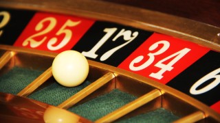 Хазартните фирми ударили джакпот и излезли в данъчна ваканция заради промени в хазартните такси през Закона за бюджет през декември, заяви Гроздан Караджов от 