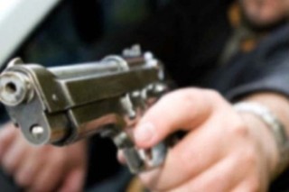 Оръжието, притежавано законно от 45-годишния мъж като служител към министерството на земеделието, е иззето от полицията