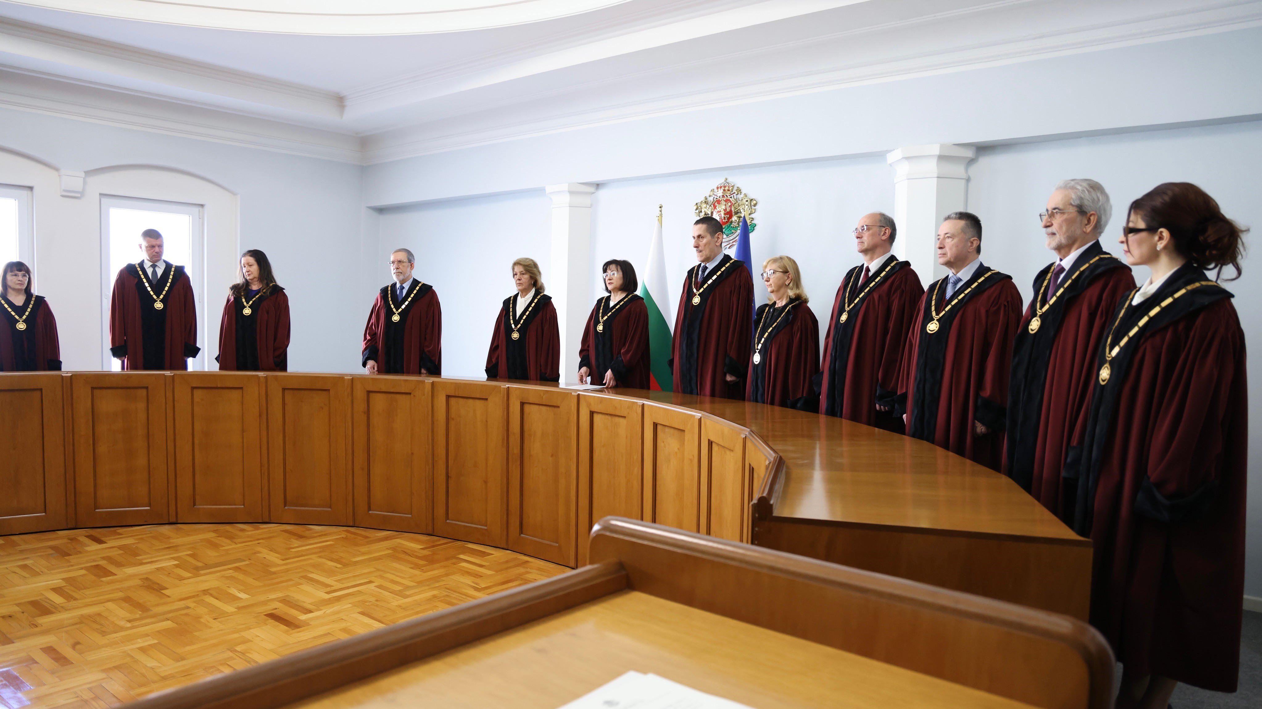Конституционният съд допусна за разглеждане оспорването на избора на Атанасова и Белазелков