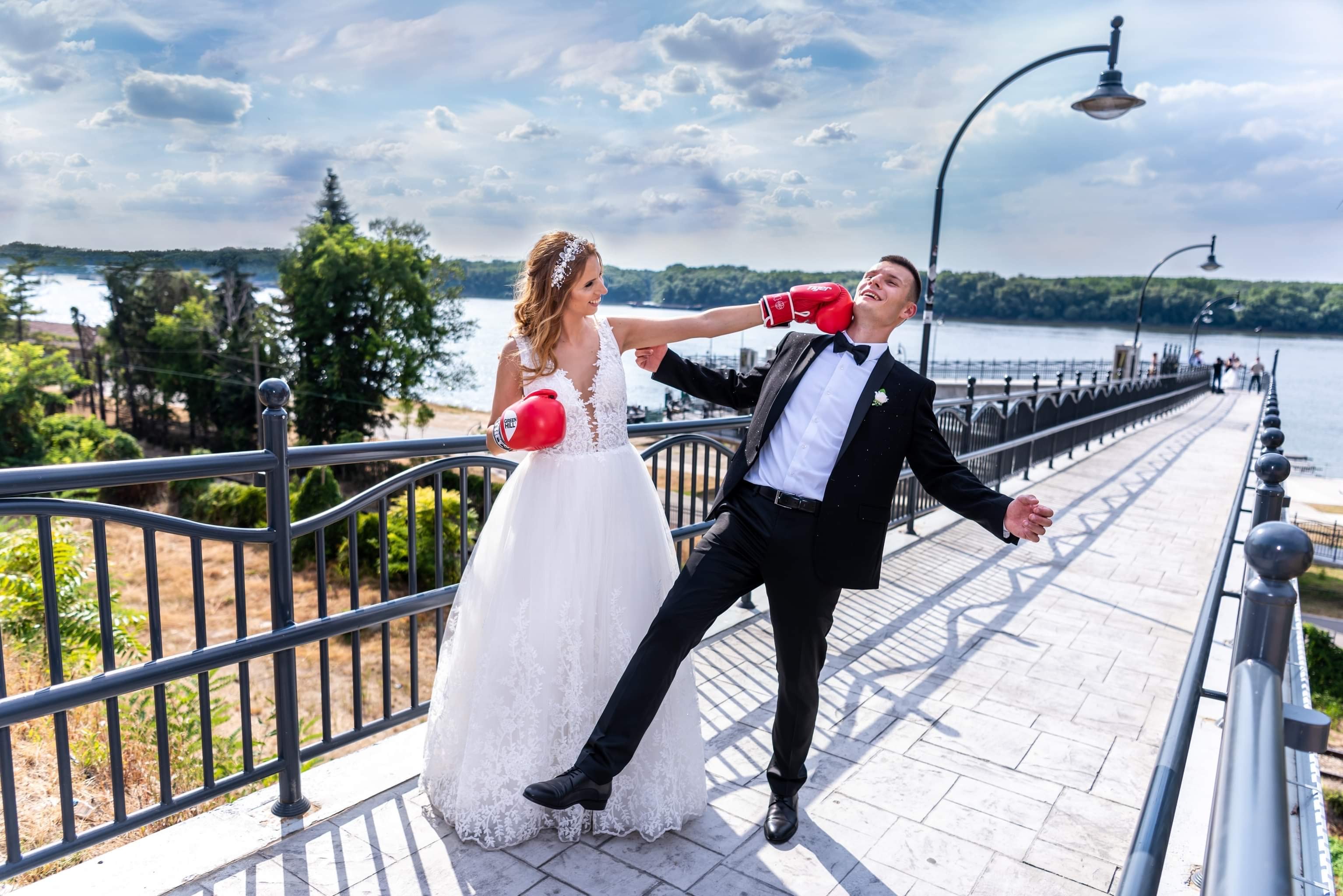 Наградиха победителите в конкурса на Община Русе за най-забавна сватбена снимка