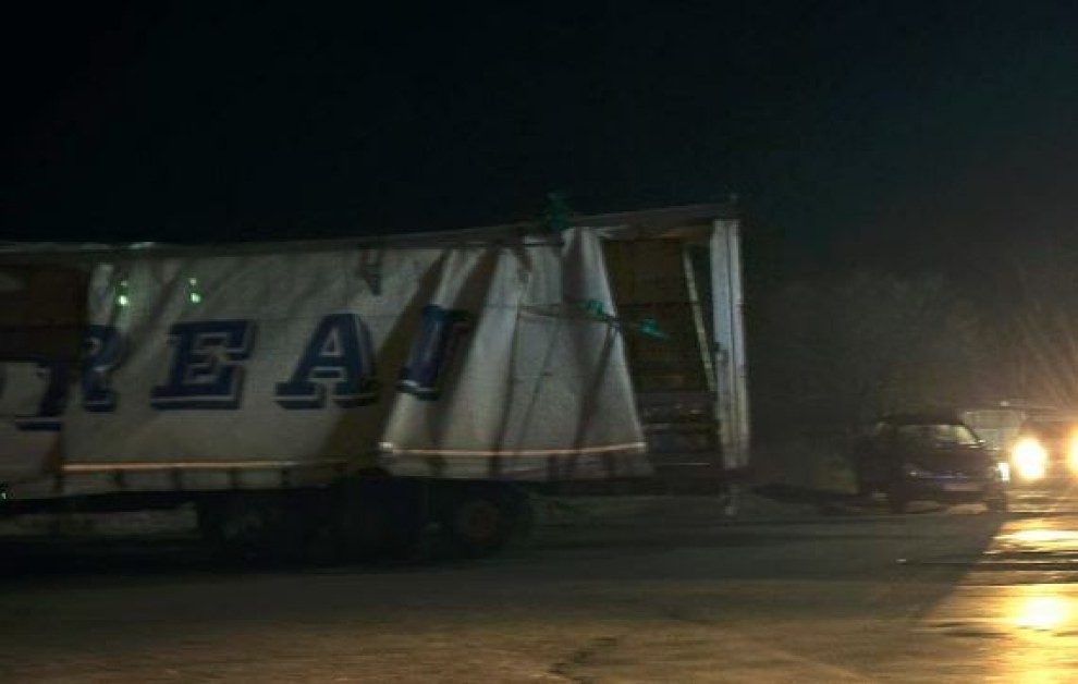 Камион, превозващ бидони с етер, се взриви в Казанлък