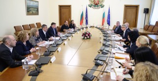 Правителството има готовност да продължи диалога с бранша в работен режим до намирането на най-добрите решения за българските производители