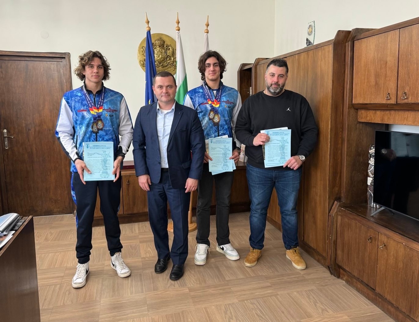 Кметът Пенчо Милков награди плувните шампиони от КПС „Ирис“ Русе 