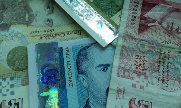 Колко пари държат българите на депозити в банките?
