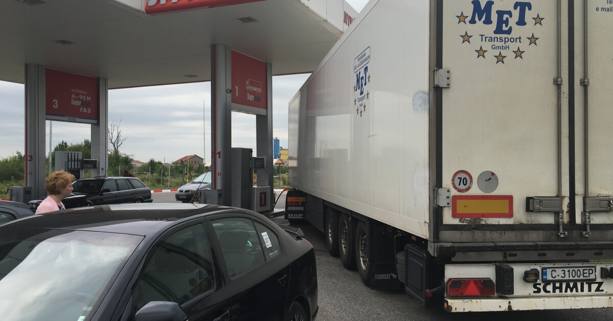 ТИР-аджии се сбиха на бензиностанция в Русе