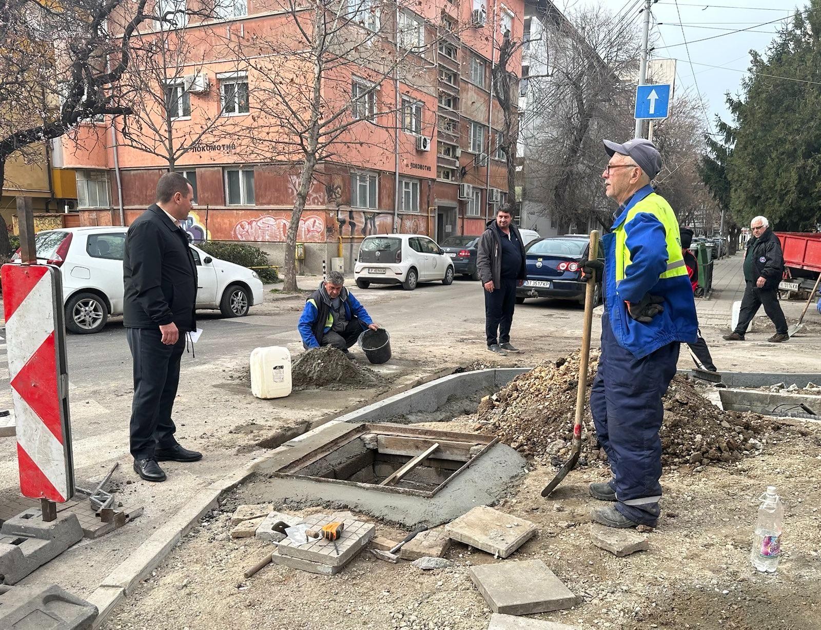 Кметът Пенчо Милков провери ремонта на 4 улици в града