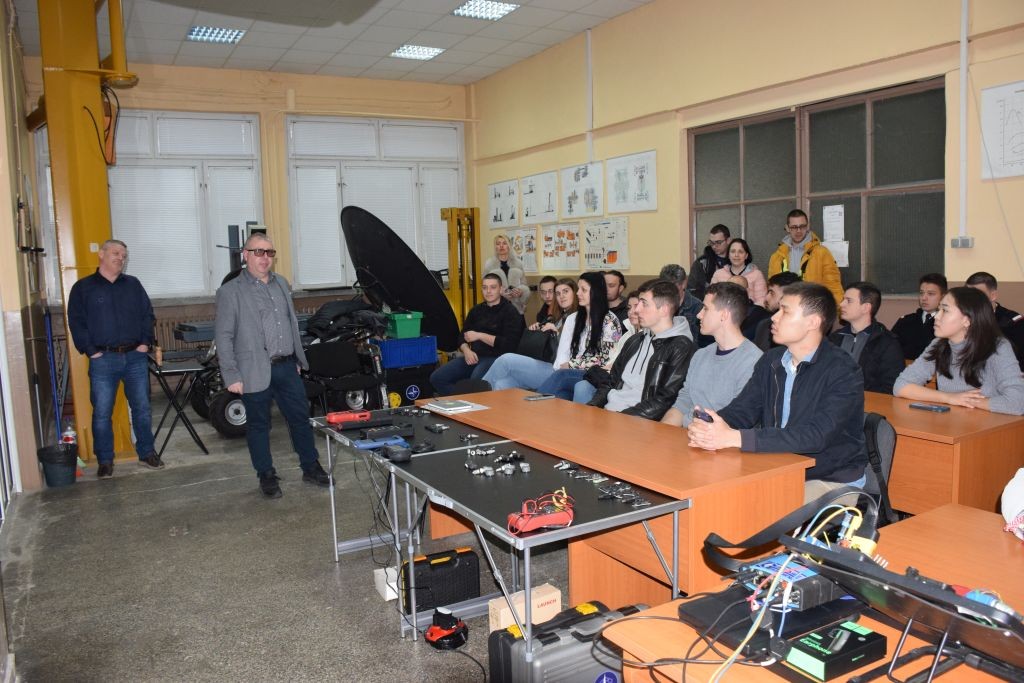 В Русенския университет се проведе обучение по съвременни автомобилни системи по програма Еразъм+