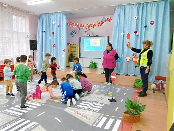 Открит урок по пътна безопасност в детска градина 
