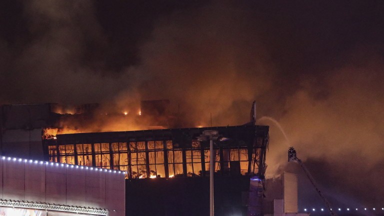 Над 60 загинали и стотици ранени след стрелба, взрив и пожар в концертна зала в Русия