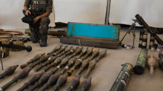 Оръжейният склад е бил открит след обиск на  на четирима арестувани членове на ислямисткото движение 