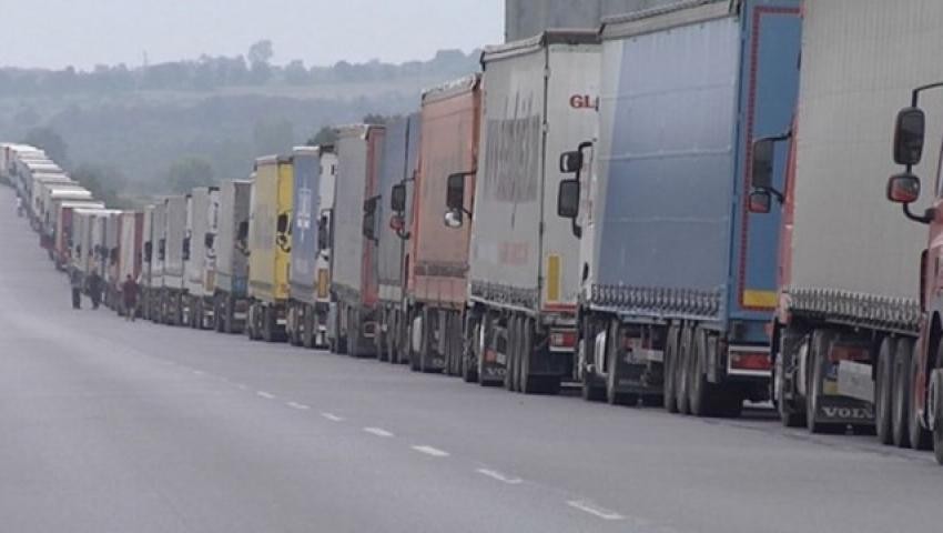 ЕП: Необходими са действия за справяне с опашките от камиони по границите на ЕС