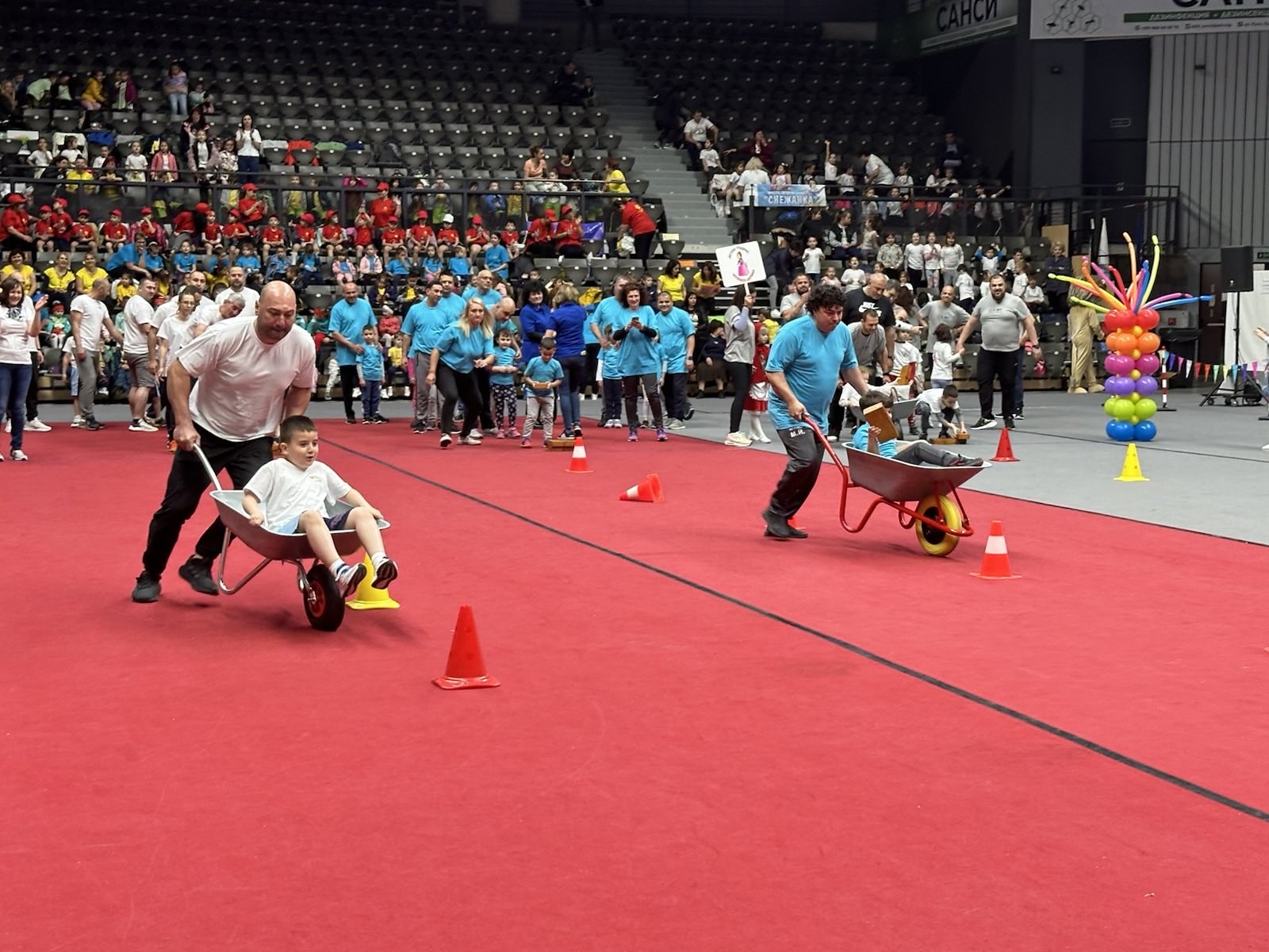 Близо 400 деца от 18 детски градини се състезаваха и забавляваха на спортен празник в „Арена Русе“