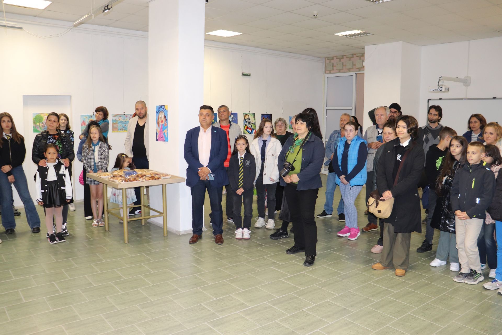 65 рисунки на ученици от България и РСМ бяха представени в художествената галерия по случай Деня на Европа