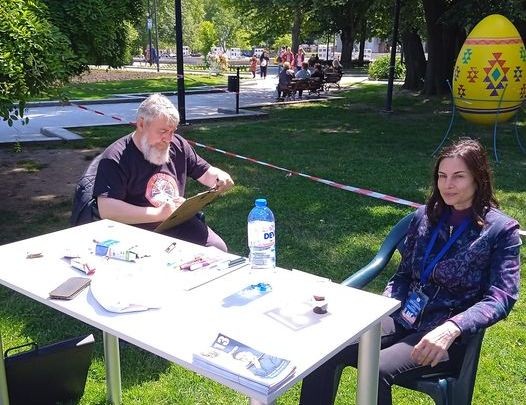    Известният русенски художник Valentin Georgiev от листата  на ПП МЕЧ  зарадва гражданите на Русе с безплатни рисунки