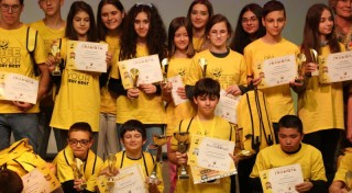 Екатерина Башева и Антон Марков от Русе спечелиха Националния конкурс за правопис на английски език Spelling Bee без допълнителни уроци 