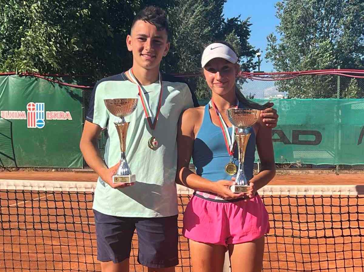 Георги Георгиев и Никол Нунева триумфираха с титлите на сингъл на Държавното първенство на открито до 14 г.