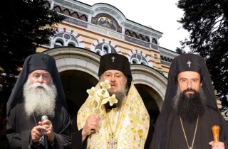    Наследникът на патриарх Неофит ще бъде избран на 30-ти юни, когато ще е и интронизацията му.