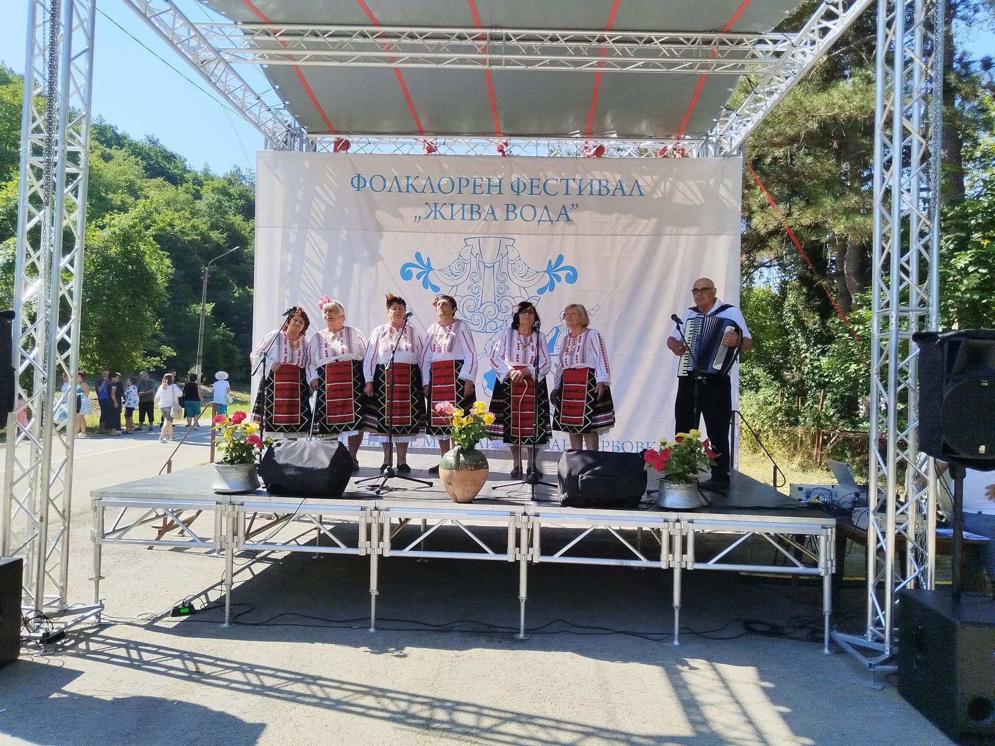 Фолклорният събор „Жива вода“ отново събра стотици хора
 от цялата страна в Каран Върбовка
