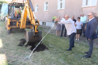 Започна изграждането на физкултурен салон в единственото 
средно училище в Сливо поле. 