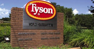    Говеждото месо съставлява 36 % от общите продажби на Tyson Foods и около 65 % от емисиите, генерирани от дейността ѝ