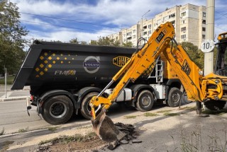    Проектът включва цялостно преасфалтиране на пътното платно и обновяване на тротоарите от двете страни