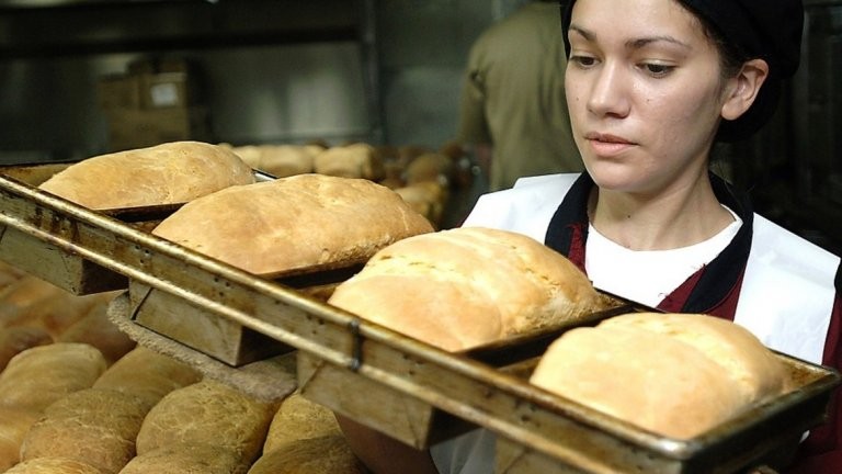 Хлебарите плашат с бум на цените и на сивия сектор от Нова година
