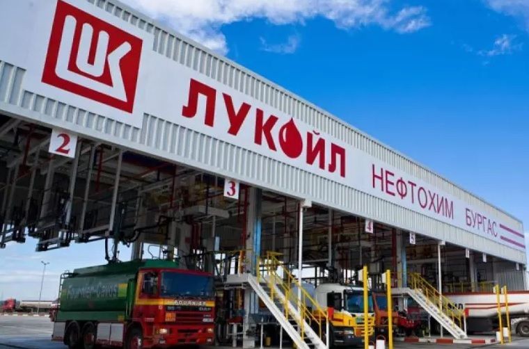 Унгарската MOL иска да купи рафинерията на ,,Лукойл,, в Бургас