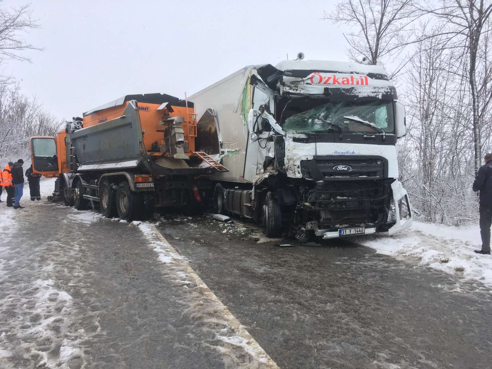 До обед се очаква пътят за Бяла да бъде отворен за движение след ПТП