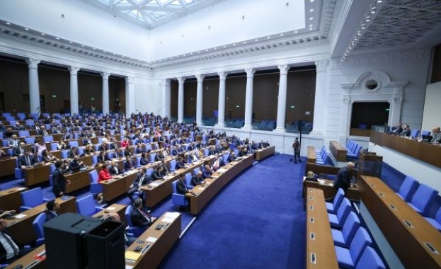 Парламентът забрани на ВСС с изтекъл мандат да избира тримата големи в съдебната власт
