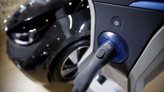 Развитието на PHEV технологиите ще позволи използването на бензин и дизел и след забраната на ДВГ в ЕС