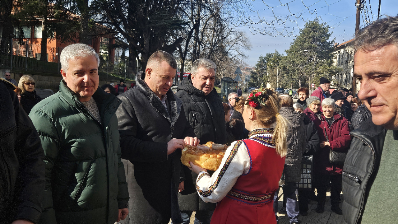 Пиргово отбеляза традиционно празника Зарезан с хубаво вино и много настроение