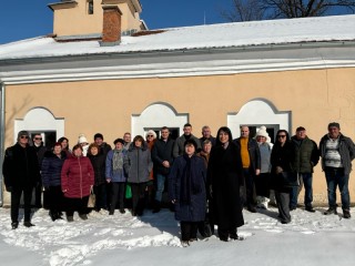 Кандидатът за кмет на Община Две могили и Инициативният комитет поднесоха цветя пред барелефа на Кирил и Методий 