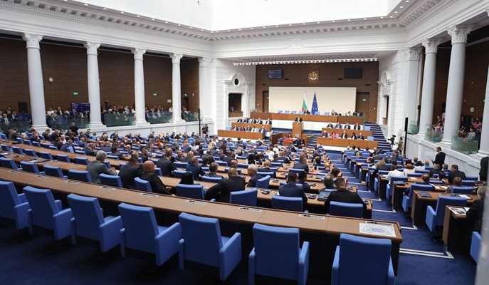 Посред нощ парламентът прие на първото четене бюджета за 2025 г.
